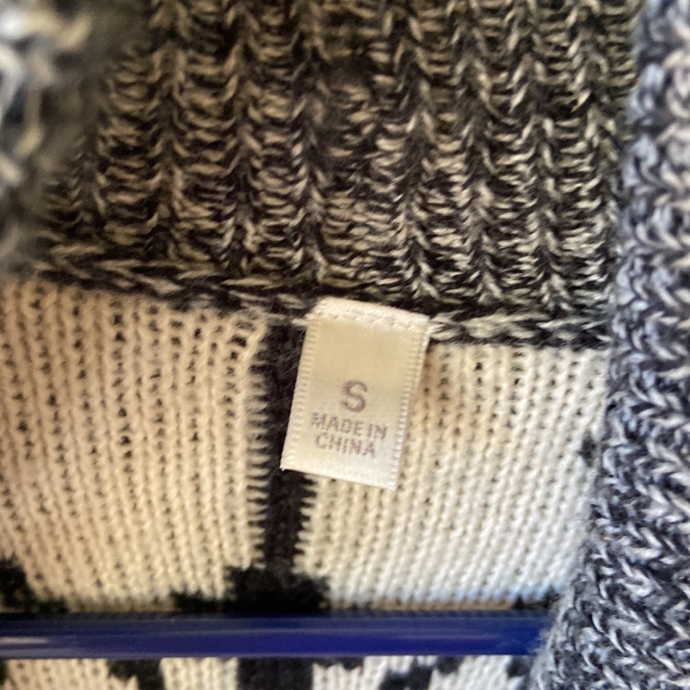 Black and white winter sweat - Picture 2 of 2